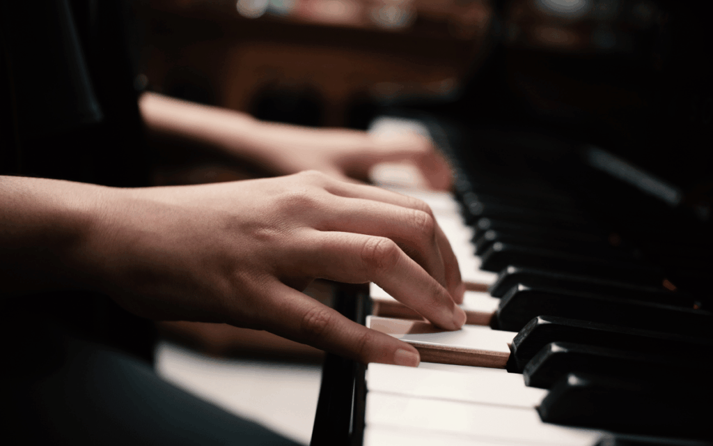como tocar salsa en piano