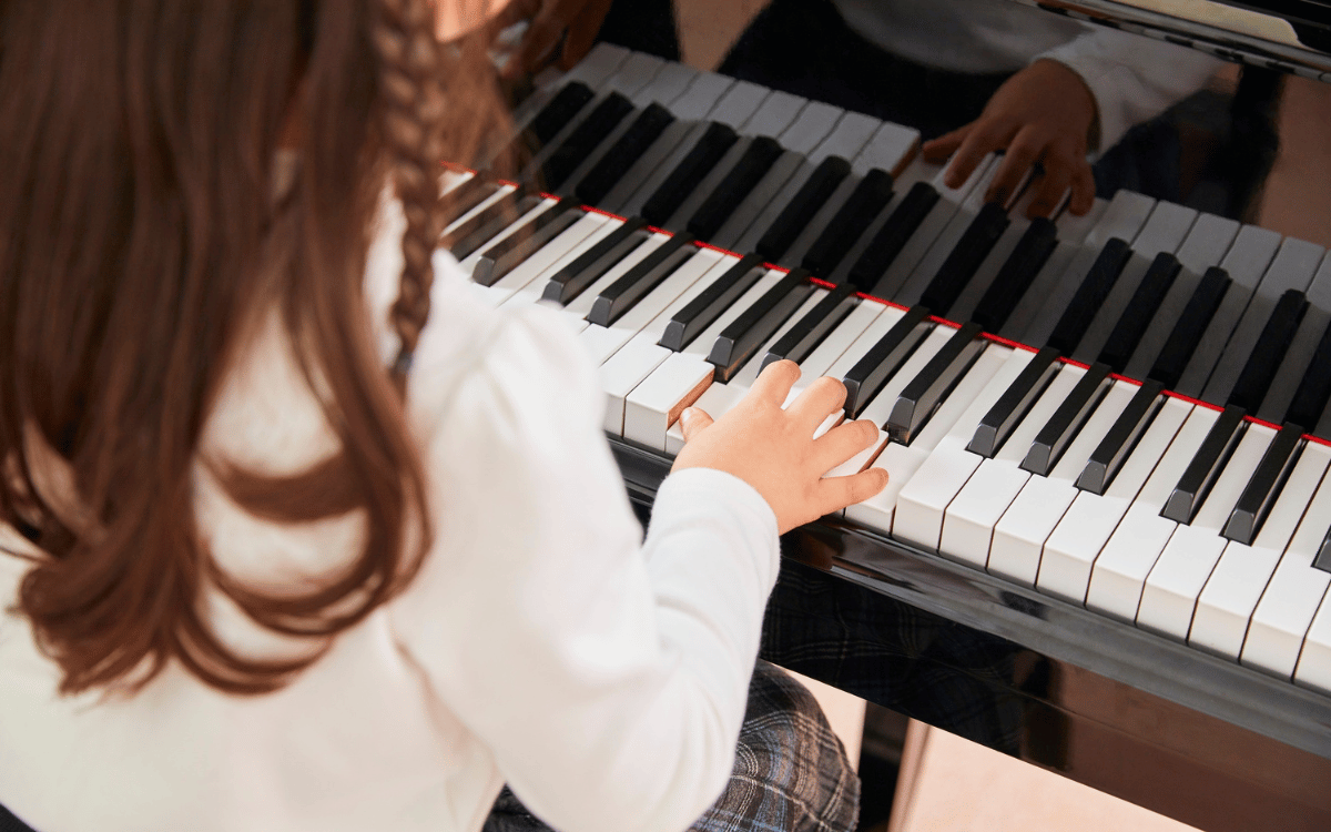 curso básico de piano para principiantes